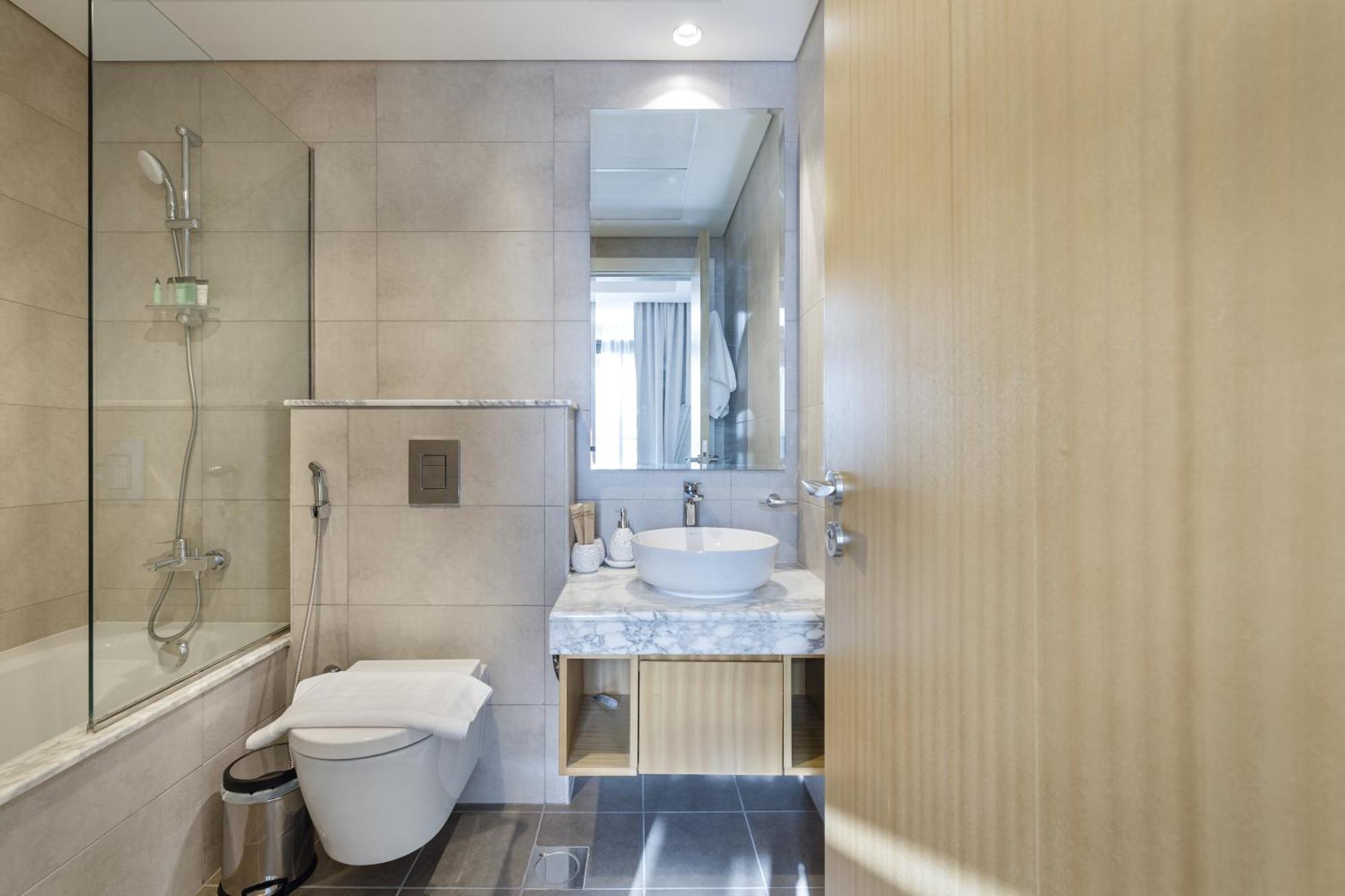 Aliving Relaxing 2br Aykon * Dubai